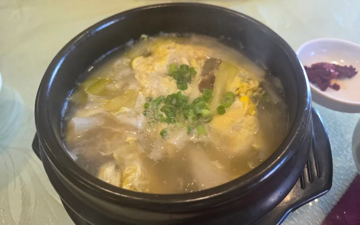 맑은 국과 밑반찬